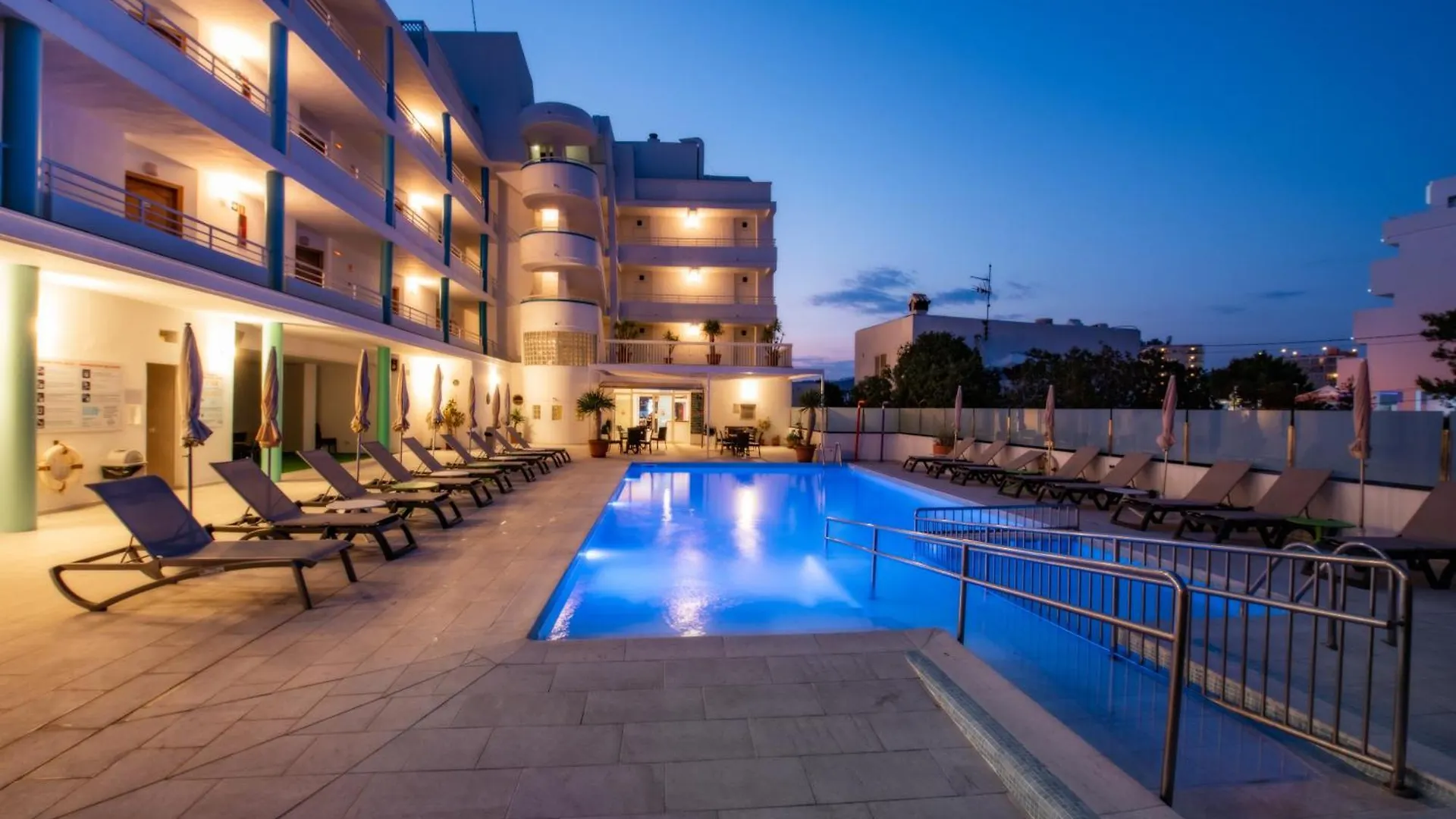 Apartamentos La Kiki San Antonio  Aparthotel San Antonio (Ibiza)