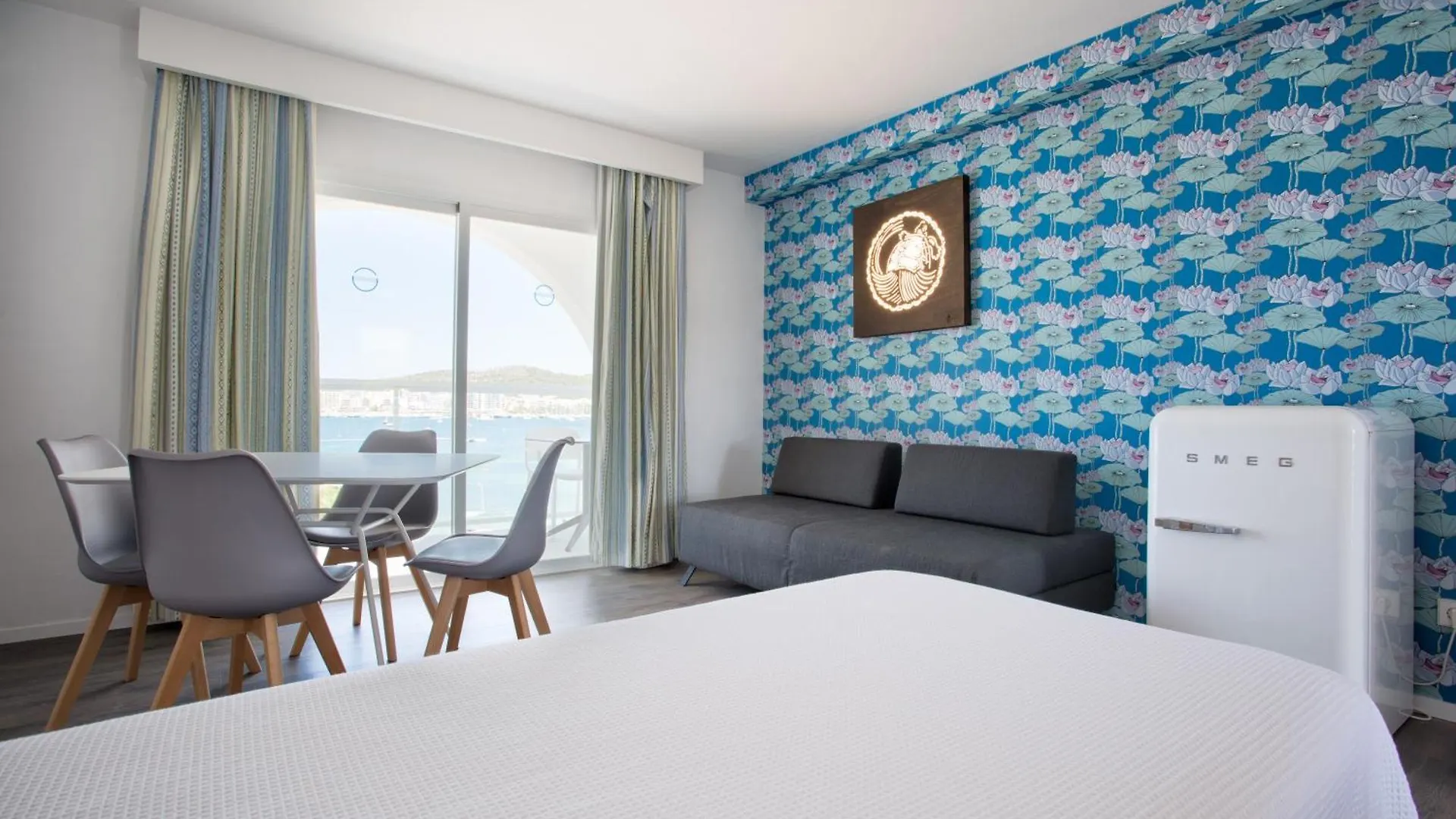 Apartamentos La Kiki San Antonio  Aparthotel