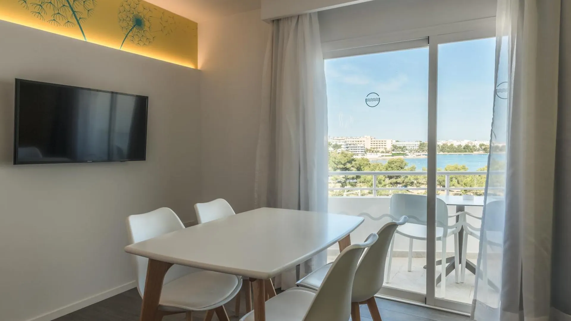 Aparthotel Apartamentos La Kiki San Antonio