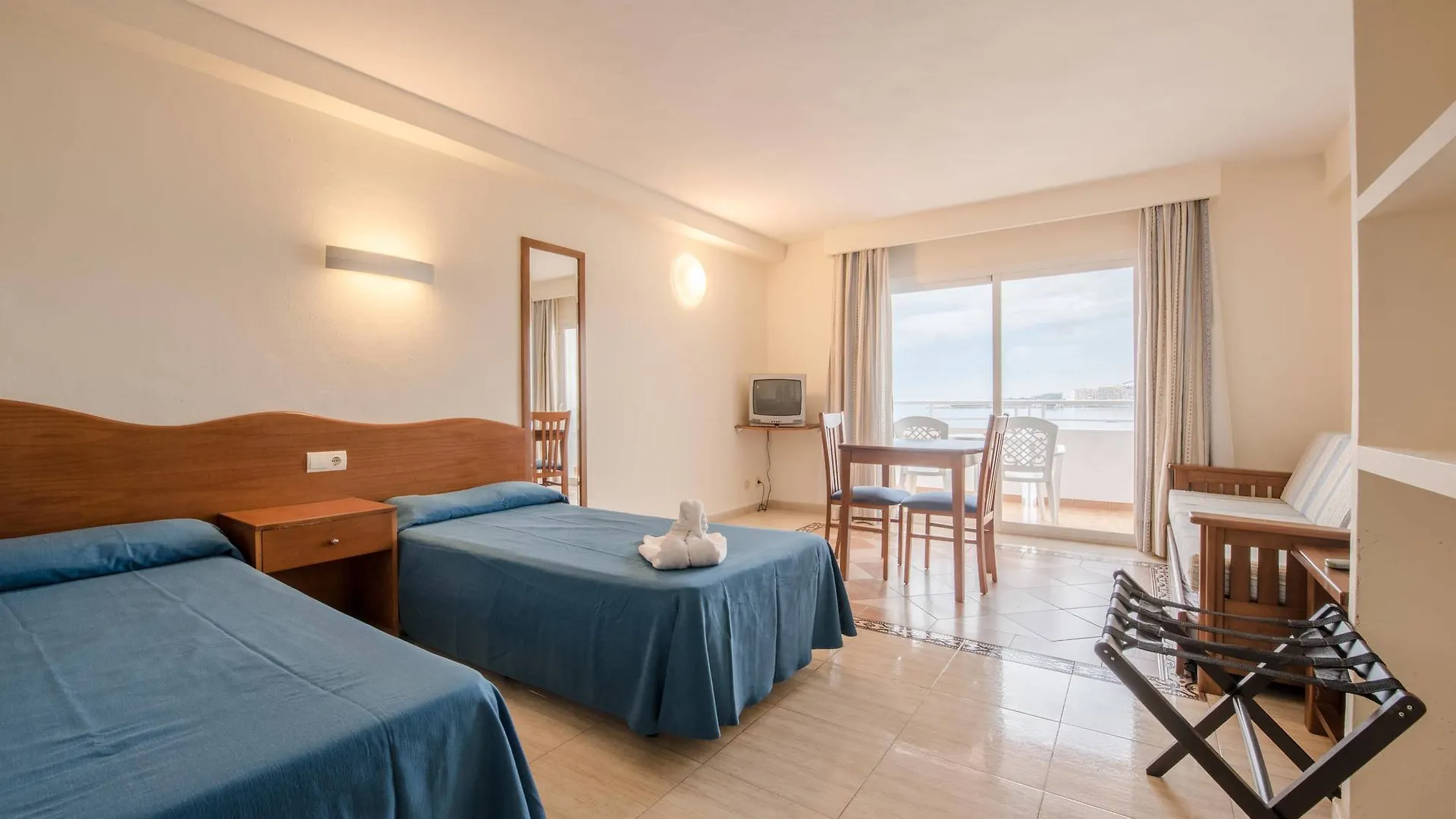 Aparthotel Apartamentos La Kiki San Antonio
