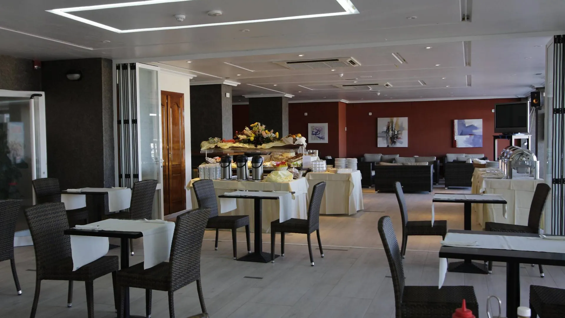 Apartamentos La Kiki San Antonio  Lägenhetshotell